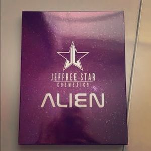 Alien palette by Jeffree Star.